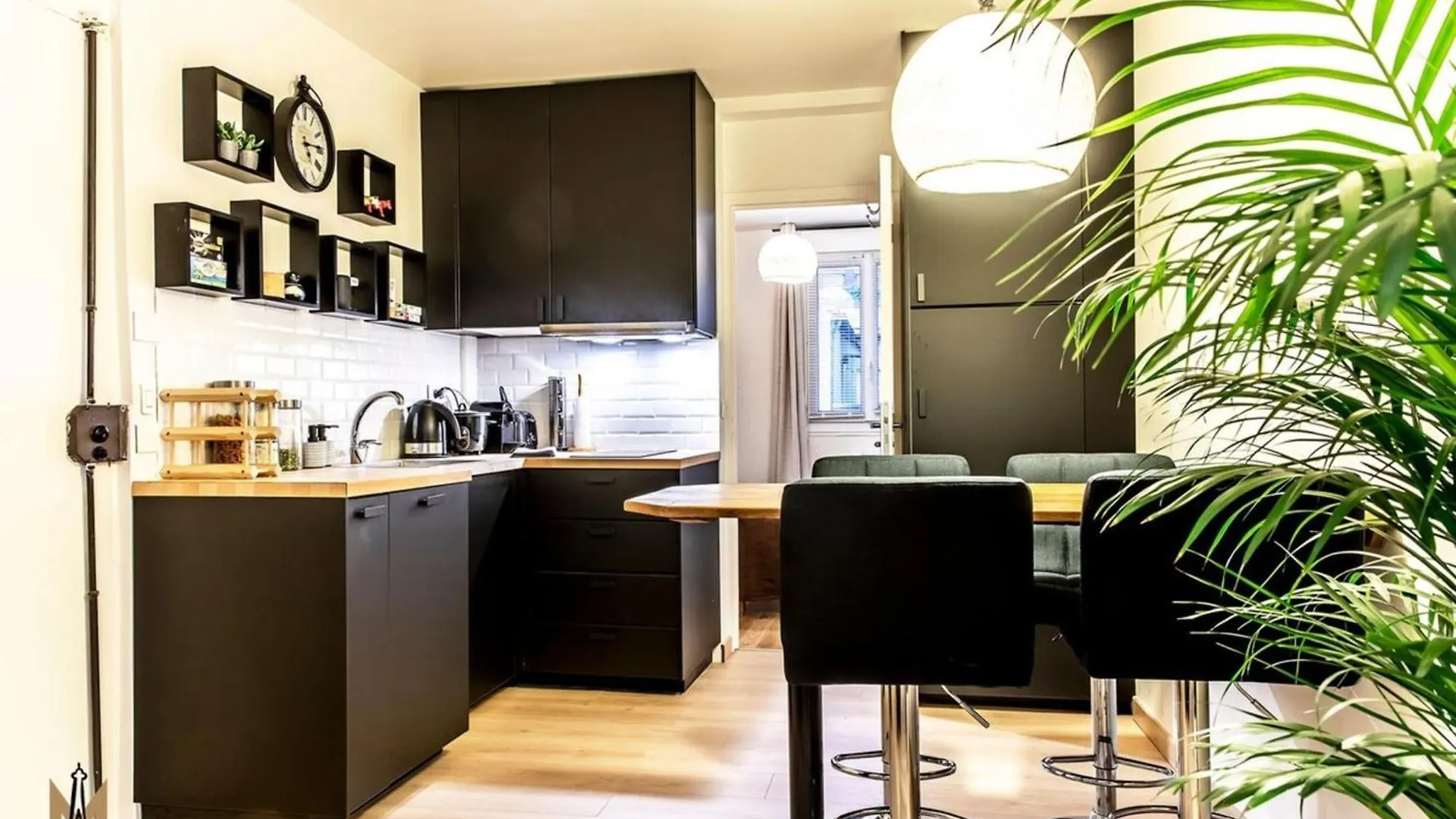Montmartre Superbe Moderne Appartement 4 Personnes contacts